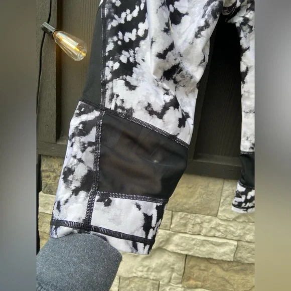 Calvin Klein Black and White Patterned Leggings - Picture 3 of 6